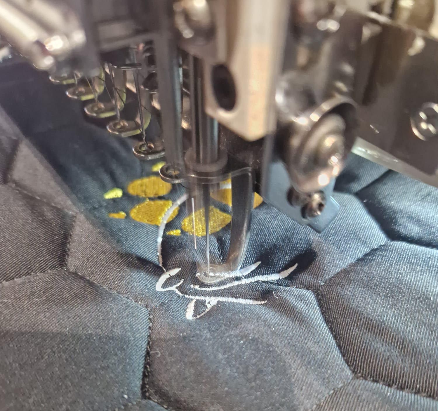 Crovering in progress on riding carpet, personalized with automatic machine - CAP Horse